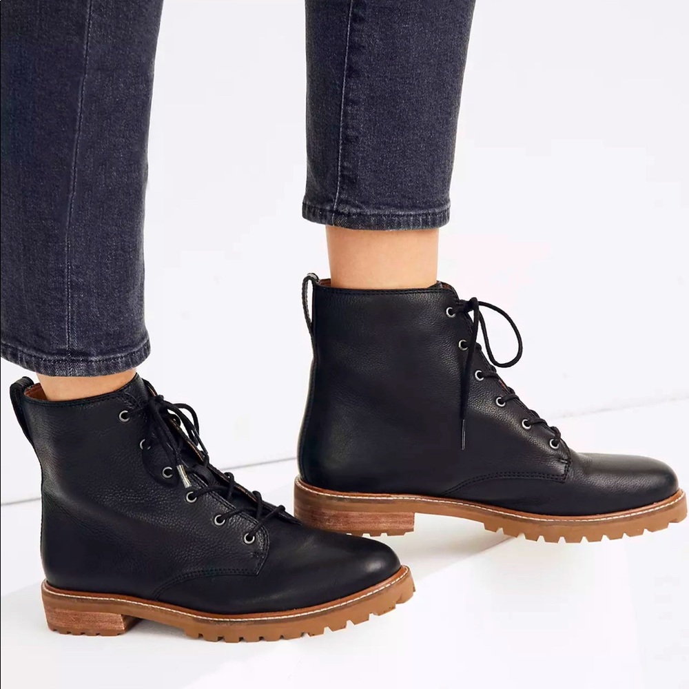 NEW - never worn Madewell Clair Leather Lace-Up Lug Boot, Black Combat
Size 6
